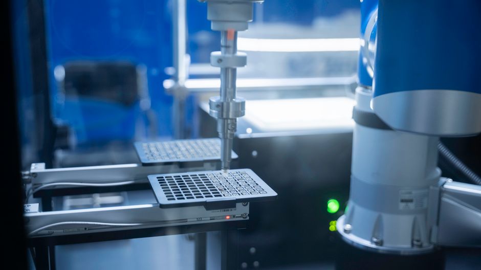 Robotska ruka u automatizaciji laboratorijskih procesa